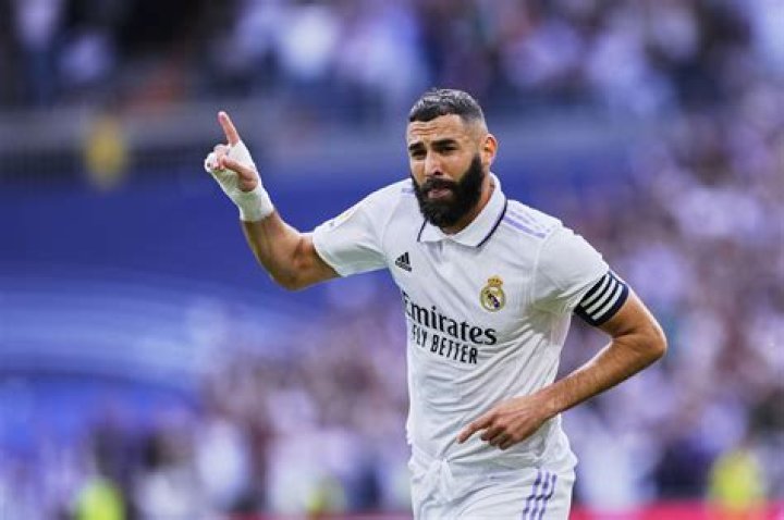 Karim Benzema Enfance Story Plus Untold Biographie Faits